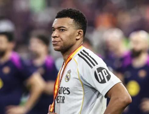 Mbappé mueve los hilos: ¡el técnico que le pide a Florentino como reemplazo de Arbeloa en el Real Madrid!