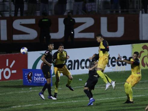 El gol con el que se puso a ganar Real España en el estadio Nacionañl.