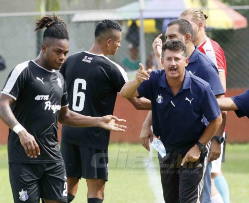 NO VISTE EN TV: Exmiss Honduras enamora en el Micheletti y el 'caballito' del Chino López