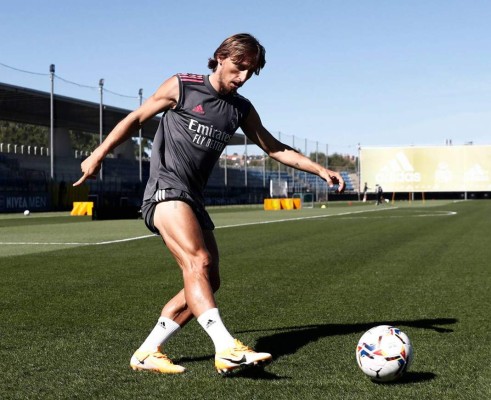 Con tres nuevos integrantes y un gran ausente: Así fue el regreso a los entrenamientos del Real Madrid