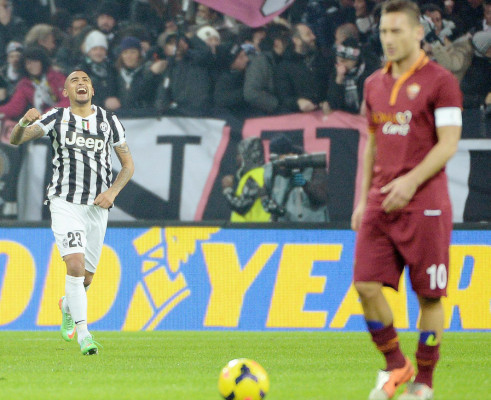 Juventus golea a AS Roma y se afianza en la cima