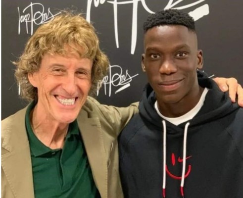 ¿Quién es Ilaix Moriba, el peluquero que pasó de tomarse fotos con Messi a jugar en el Barcelona?&nbsp;&nbsp;