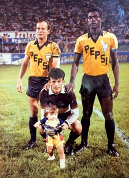 Hijo de ex portero del Real España se prueba en el Vida