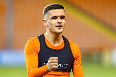 ¿Quién es y dónde juega? El primer futbolista europeo activo en declarse abiertamente gay: solo tiene 17 años