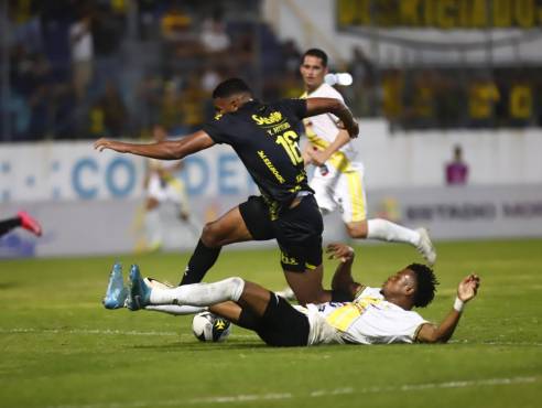 Real España terminó perdonando y Génesis FC le sacó el empate en el inicio del torneo Clausura
