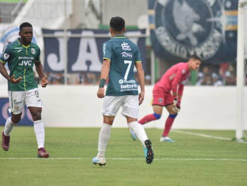 Motagua sigue penando y dejando muchas dudas de cara al repechaje; Marathón le empató de visita jugando con 10