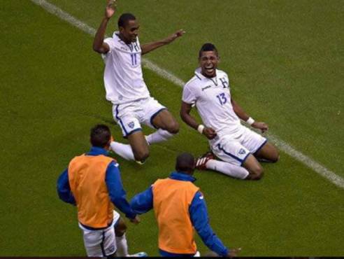 Carlo Costly y Jerry Bengston comandaron la histórica victoria en el Estadio Azteca.