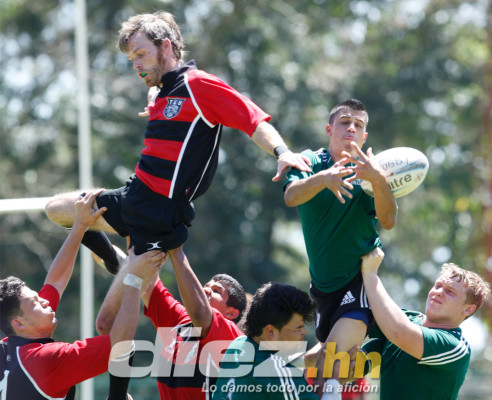 El rugby, un deporte que crece en Honduras