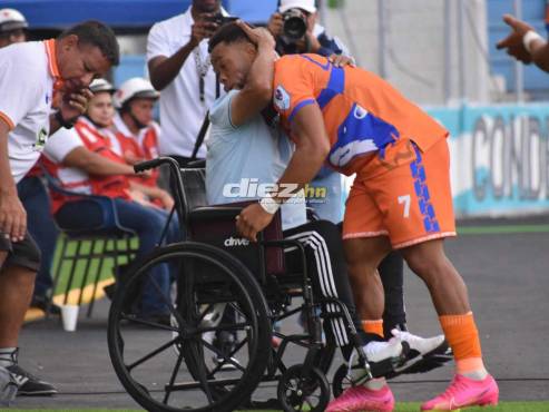 Carlos Róchez fue abrazar a Castellón en el gol anotado ante Motagua. FOTO: Aníbal Vásquez.