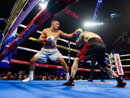 Teófimo López venció a Steve Claggett por decisión unánime en el ring de Miami.
