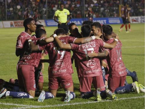 Motagua está venciendo al Choloma en el Estadio Rubén Deras. FOTOS: Mauricio Ayala.