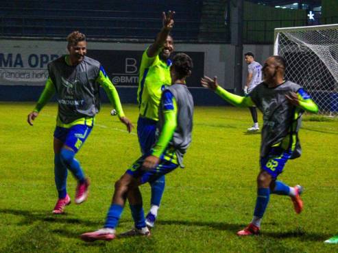 ‘Primitivo’ Maradiaga soltó a los potros y estos golearon sin piedad a los lobos de la UPNFM en Olancho