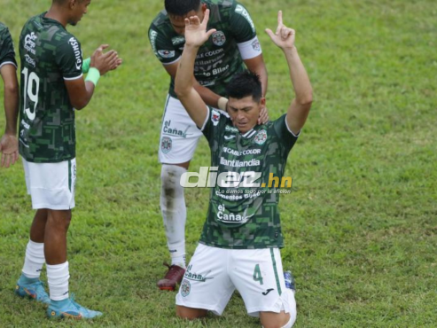 Franciso Martínez celebrando un gol con la camisa de Marathón, pasó de jugar en Tercera División a la Liga Nacional. FOTO: DIEZ.