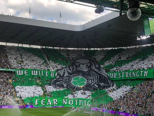 Desde el tifo que mostraron, Celtic ya iba ganando el partido. Los reyes de Escocia están a nada de ganar otro título.