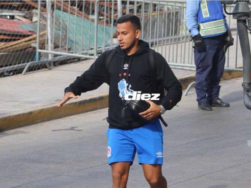 Edwin Rodríguez llegó con sus compañeros para el clásico Olimpia vs Real España. FOTOS: David Romero | Alex Pérez.