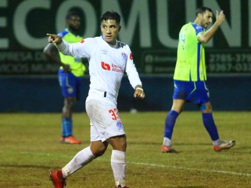 Edwin Solani se pone nuevamente la capa de goleador y le regala triunfo a Olimpia sobre Olancho FC