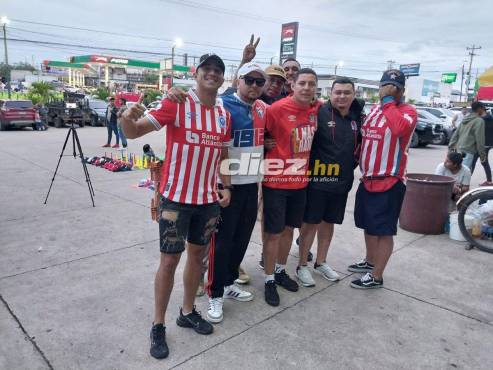 ¡Olimpia no estará solo! La afición olimpista dice presente en el estadio Juan Ramón Brevé de Juticalpa. FOTO: Erlin Varela.