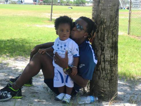 Walter y su hijo Julián a principios de la década pasada, cuando el “Pery” era un referente en ataque de la Selección Nacional.