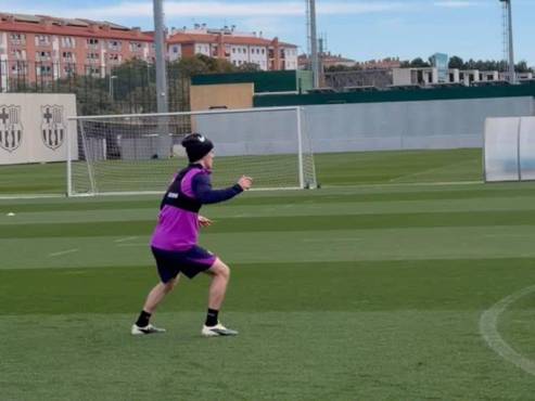 Gavi regresó a los entrenamientos del Barcelona y volvió a tocar un balón desde septiembre del año pasado.