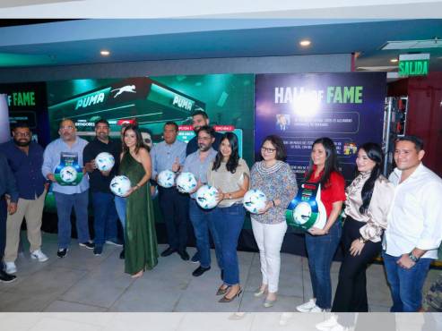 El staff de Puma Energy presente en el primer sorteo de la promoción “Llevate la pelota Conmebol Libertadores” en San Pedro Sula.