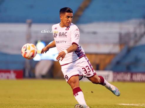 Michaell Chirinos debutó y goleó con el Saprissa, lo hizo en el Olímpico de SPS. FOTOS: Mauricio Ayala