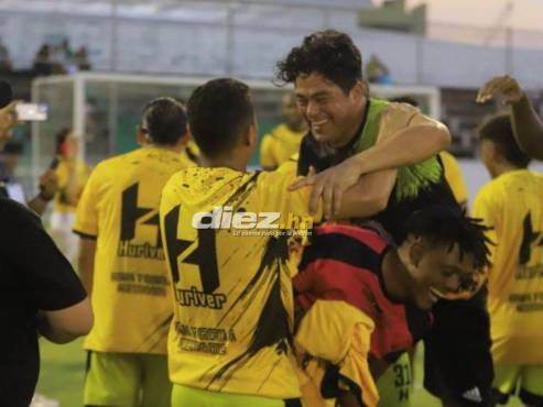 El entrenador hondureño tiene dos ascensos con dos clubes diferentes en el balompié catracho.