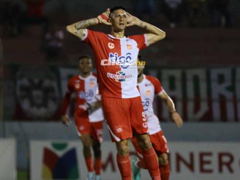 La celebración de Gabriel Tellas en el 2-2 provisional del Vida ante Marathón. FOTO: Esaú Ocampo.