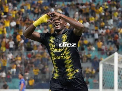 Dixon Ramírez y su celebración tras anotar un tremendo golazo. FOTOS: NEPTALÍ ROMERO | MAURICIO AYALA.