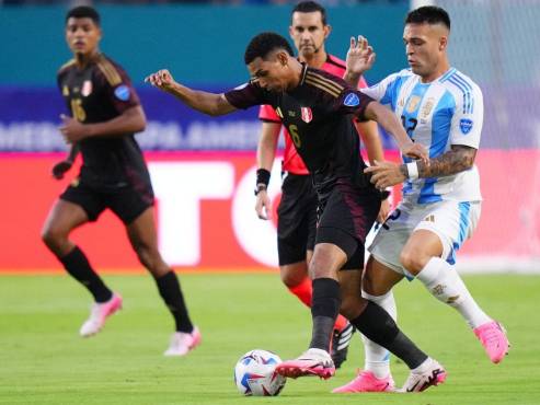 Argentina, sin Messi, barre el grupo A tras vencer a Perú con doblete de Lautaro Martínez por Copa América