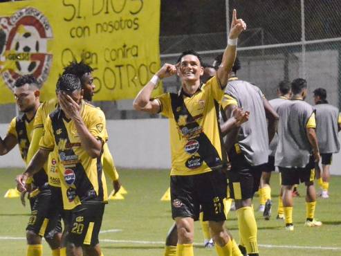 Roberto Moreira sigue partiendo la historia a punta de goles en la Liga Nacional de Honduras