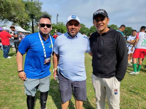¿Quién es? Amado Guevara siendo entrevistado por su excompañero de Motagua en la New Orleans Cup