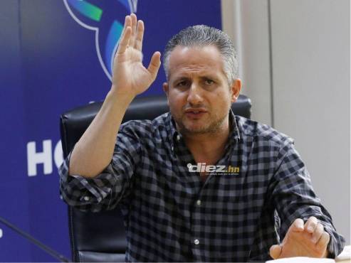 Elías Burbara estuvo presente en el congresillo de seguridad previo al Olimpia y Real España. FOTOS: Neptalí Romero.