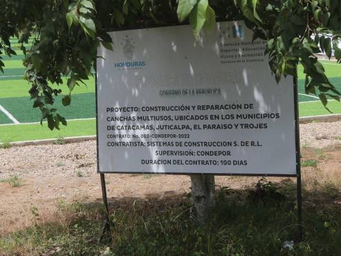 Los proyectos tenían que ejecutarse en cien días, pero se amplió el tiempo. Igualmente, el costo de las obras se elevó en cinco millones de lempiras. FOTO: Alex Perez.
