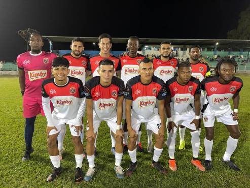 Lone FC se ha fortalecido con la llegada de Chato Padilla como entrenador.