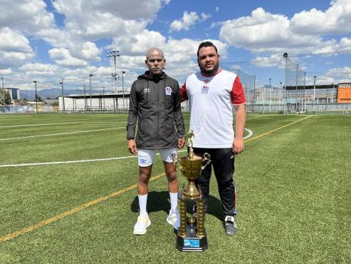 Roberto Gómez y Gaspar Vallecillo, dos técnicos que lideraron a la U-17 a la conquista de este título.