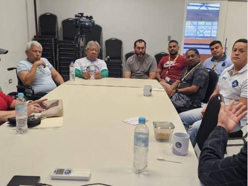 Héctor Castellón sacó la Licencia PRO y entró en la última fase de su recuperación para volver a dirigir.