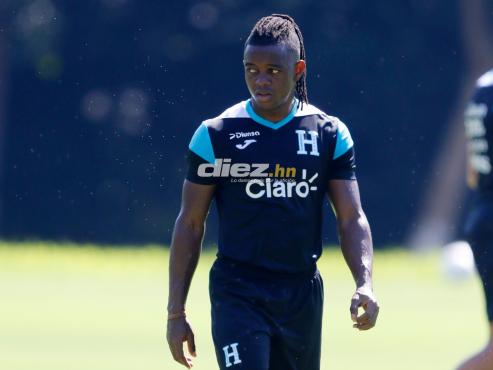 Wisdom Quaye en el entreno de la Bicolor Nacional en San Pedro Sula. FOTO: Mauricio Ayala.