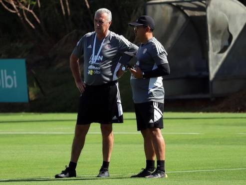 Gustavo Alfaro sigue preparando todos los detalles para el partido ante Honduras el sábado en Frisco, Texas.