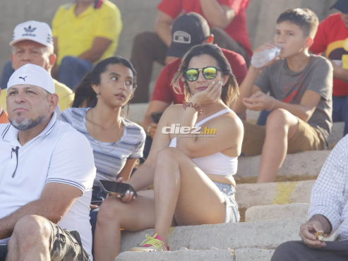 Las hermosas chicas se hacen presente en el Francisco Martínez de Tocoa. FOTO: Neptalí Romero