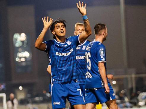 El hondureño Luis Palma festeja su anotación con el Lech Poznan de Polonia.