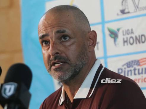 Osvaldo Carro, asistente técnico de Eduardo Espinel, en conferencia de prensa luego de la victoria de Olimpia ante Génesis PN.
