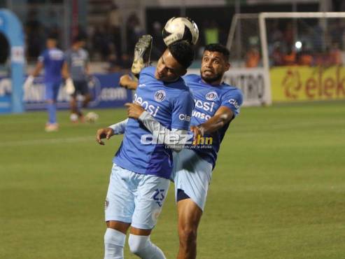 Marcelo Pereira y Juan Delgado aparecen en el banquillo de suplentes. FOTOS: Andro Rodríguez | David Romero | Erick Castillo.