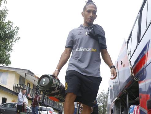 Kennedy Rocha es el que pone el ambiente en el camerino del Real España. FOTO: Neptalí Romero.