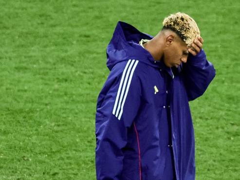 Así se marchó Lamine Yamal del terreno de juegos tras perder la final ante la Portugal de Cristiano Ronaldo.