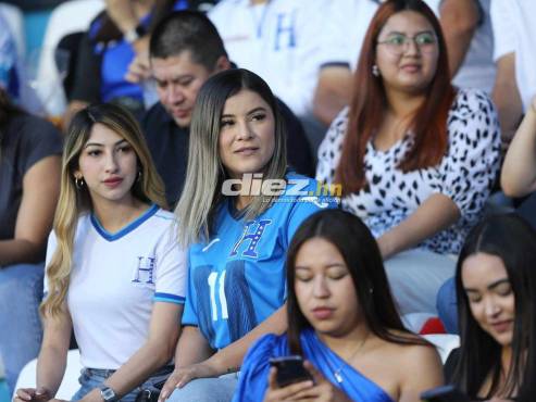 Las bellas chicas presentes en el estadio Nacional Chelato Uclés. FOTOS: Emilio Flores | David Romero.