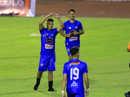 Gerson Rodas celebra su anotación frente al Villanueva en el inicio del ascenso.