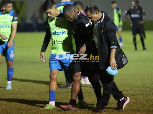 El jugador de Olimpia salió lesionado tras choque con un rival que a la postre fue el detonante de su expulsión.