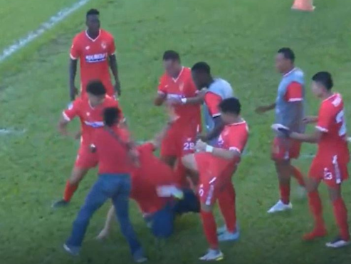 El zafarrancho en el que jugadores y uno de los directivos de la Real Sociedad de Tocoa.