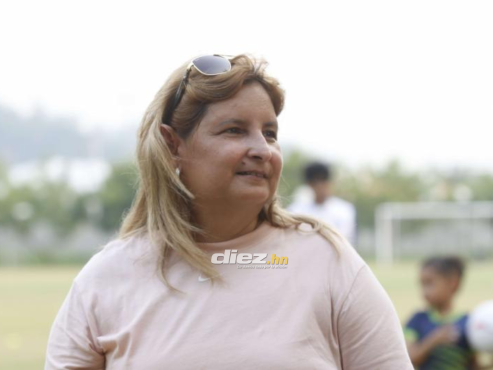 Ana Toro de Rubio es la madre de Jonathan Rubio. Y está muy feliz que el fútbol hondureño avance a través de metodologías de la Academia POVOA. FOTO: Neptalí Romero.