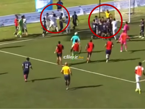 Los jugadores de Honduras y Guatemala se fueron a los golpes en el Estadio Las Delicias de San Salvador.